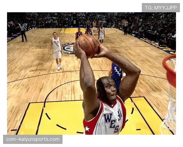 现代NBA低位背打更多始于移动并与进攻流动结合，固定战术减少