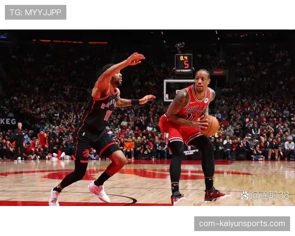 公牛德罗赞中距离依赖度过高 球队进攻空间拥堵问题显著 公牛德罗赞中距离依赖度过高 球队进攻空间拥堵问题显著