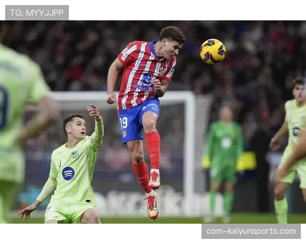 西蒙尼中场换人调整 阿尔瓦雷斯登场改变进攻节奏 西蒙尼中场换人调整 阿尔瓦雷斯登场改变进攻节奏